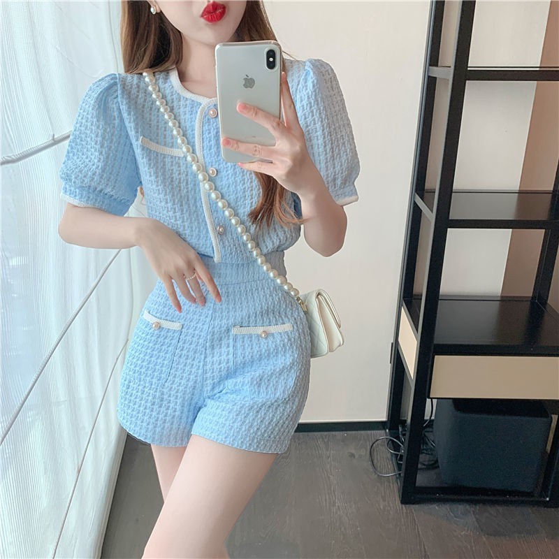 Set áo tay phồng đính khuy ngọc trai + quần short tiểu thư nữ tính
