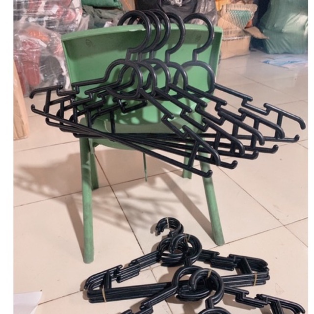10 CHIẾC MÓC NHỰA  TREO  QUẦN ÁO ĐEN TO DÀY 42CM x 22cm, MÓC PHƠI TREO QUẦN ÁO NGƯỜI LỚN MÀU ĐEN ẢNH THẬT