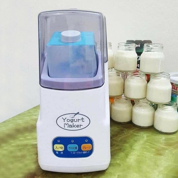 Máy Làm Sữa Chua Nhật Bản Không cần mất công ủ, chỉ việc cắm hộp sữa tươi vào máy và chờ đợi là sẽ có sữa chua sạch