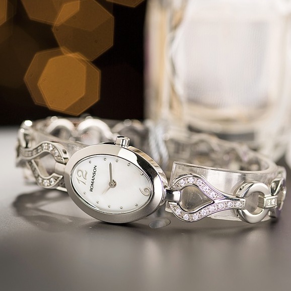Đồng hồ Romanson Watch RM9239QLWWH nữ mặt nhỏ đính đá kính chống xước máy Thụy Sĩ dây thép cao cấp chính hãng