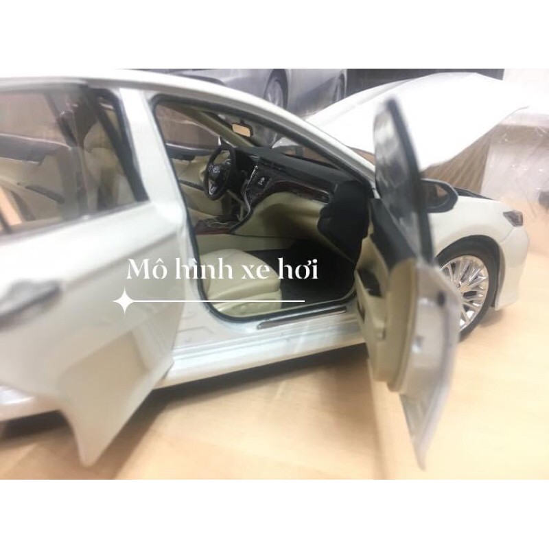 Mô hình Toyota Camry 2019 tỉ lệ 1/18