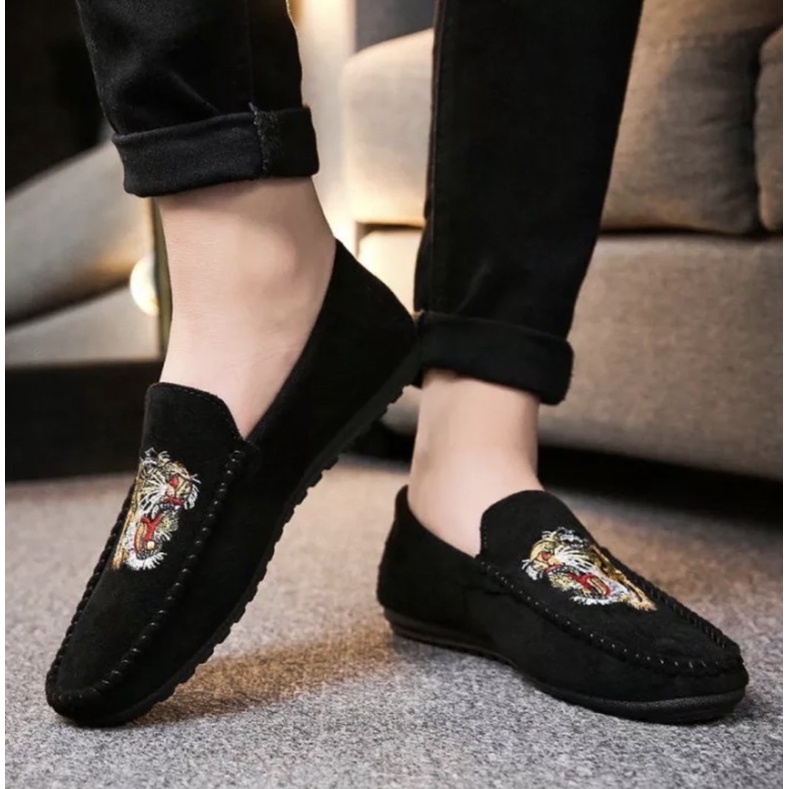 Giày bệt lười đàn ông thêu hình hổ size 39 // T90