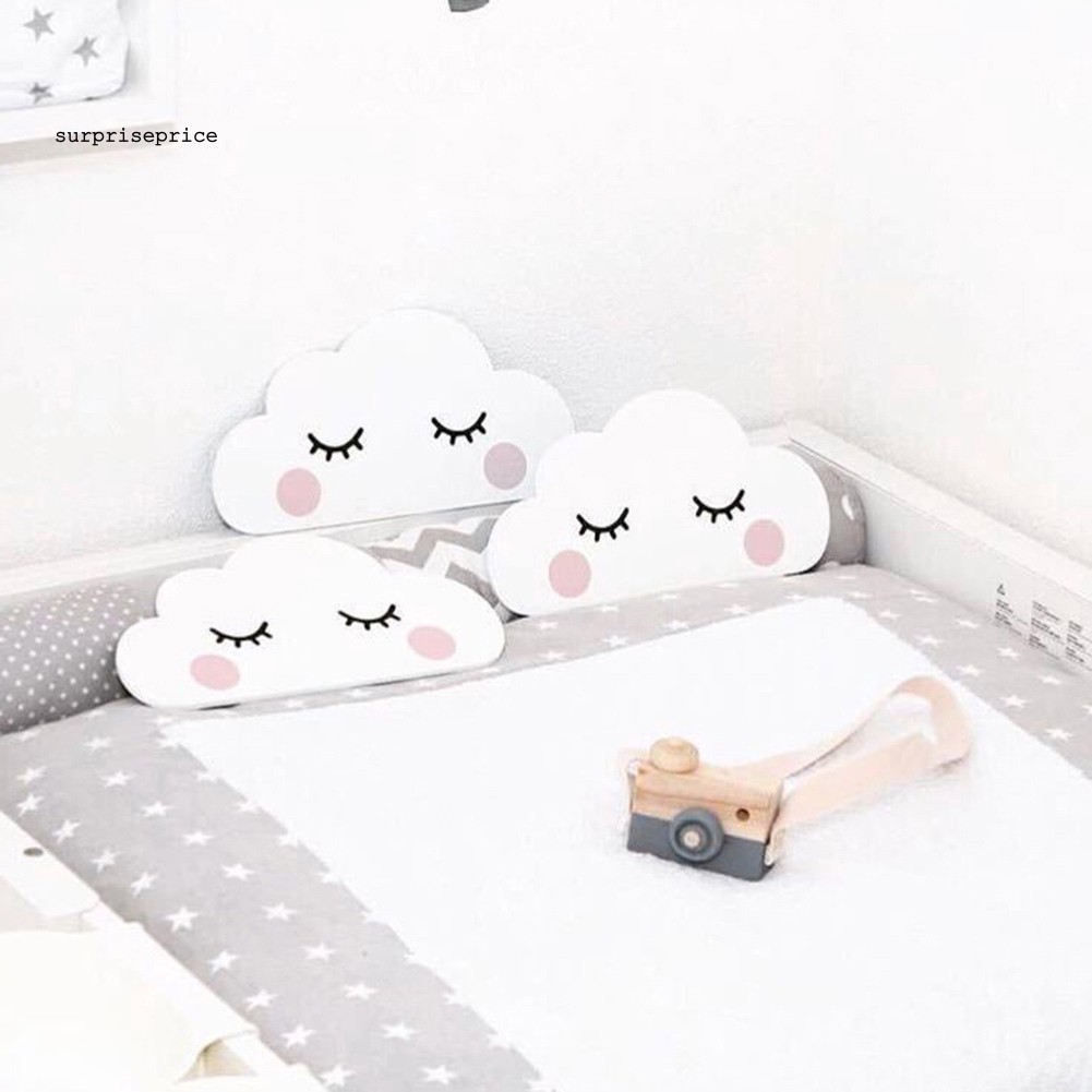 Miếng dán tường hình đám mây và mặt trăng bằng gỗ tiện dụng