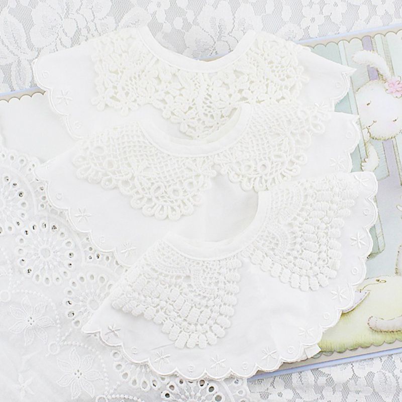 Yếm Ăn Vải Ren Hoa Xinh Xắn Cho Bé