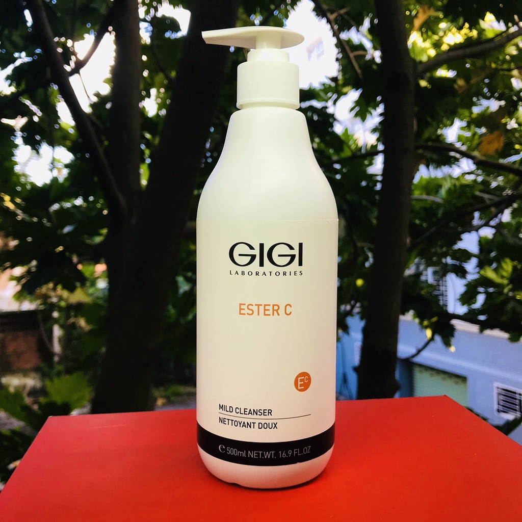 GiGi Ester C Mild Cleanser - sữa rửa mặt làm sạch và trắng da.