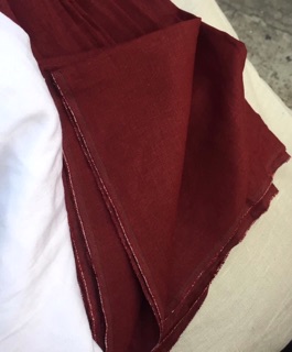 Vải linen bột màu đô mận.
