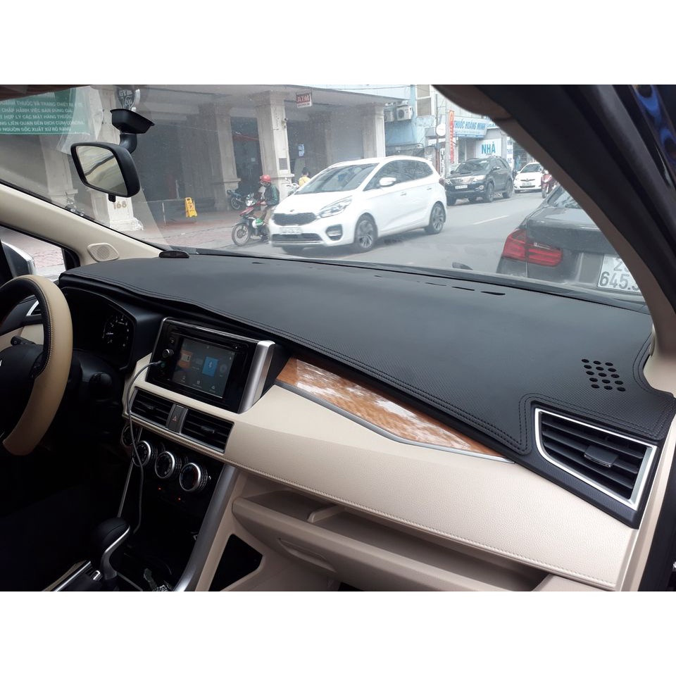 Thảm taplo da carbon xe Xpander đời 2018 2019 2020 2021 2022 2023 màu đen, hàng cao cấp có chống trượt