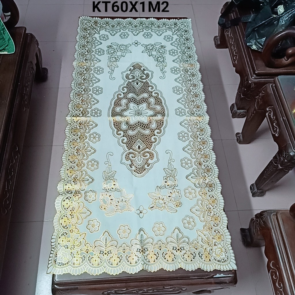 Khăn ren màu ngẫu nhiên hoa nhựa VPC Trải bàn hoa nổi có 2KT 50x1m1 và KT 60 x1m2 giá 32000₫