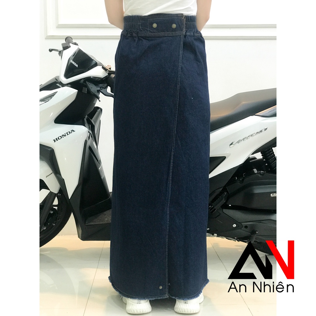 váy chống nắng xẻ tà chất jean trơn có túi phía trước cố định bằng miếng dán kết hợp nút bấm - dưới chân váy có nút bấm