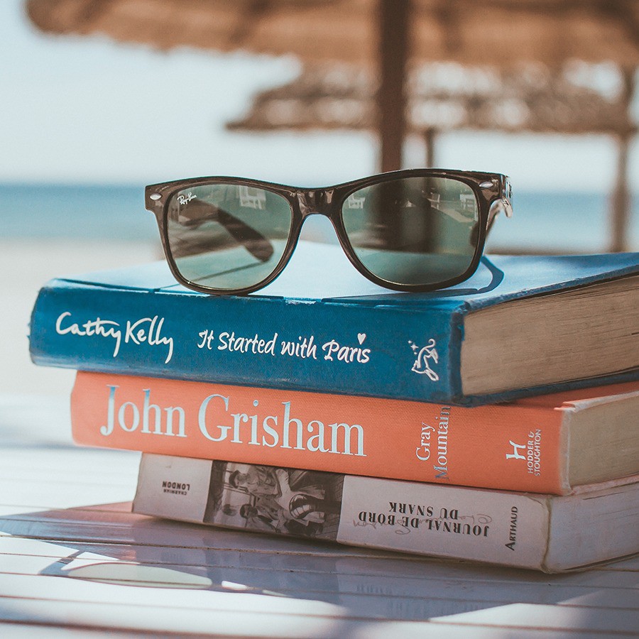 Đi với bạn kính