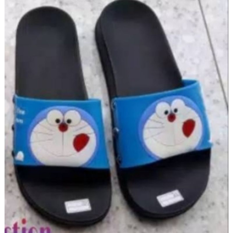 Dép Sandal Cao Su Màu Đen Trơn Dập Nổi Họa Tiết Doraemon Dễ Thương