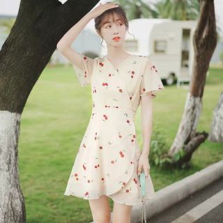 Váy wrap họa tiết cherry
