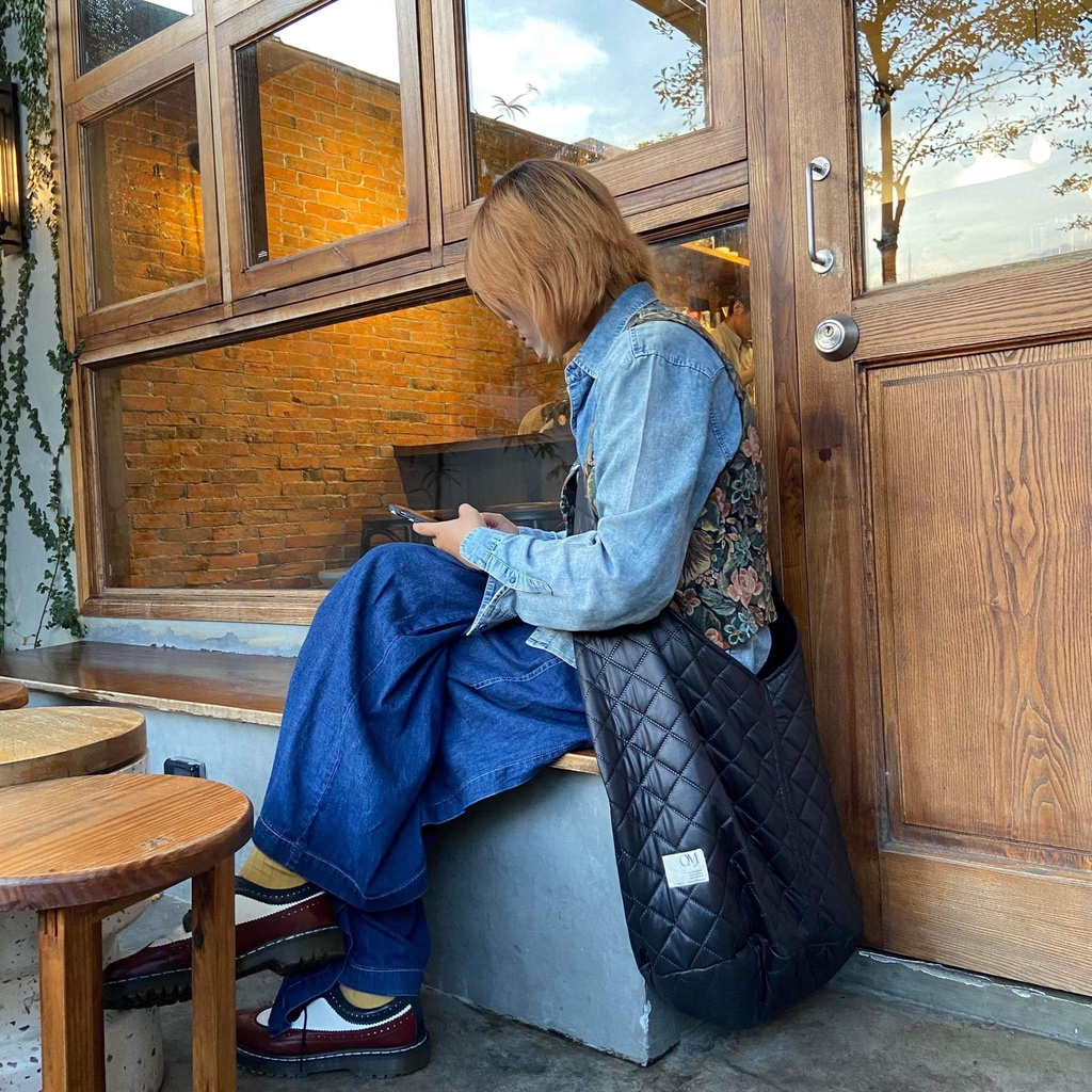 Túi đeo chéo nam nữ vải phao chần bông OM.stu size lớn - THANH THẢO BAG