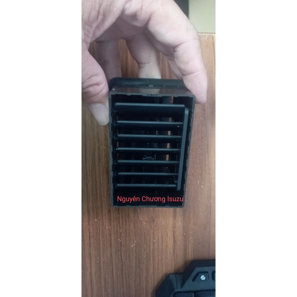 Cửa gió điều hòa trước xe Isuzu Hilander hàng chính hãng
