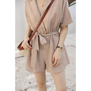 Jumpsuit kẻ đùi dáng cổ vest