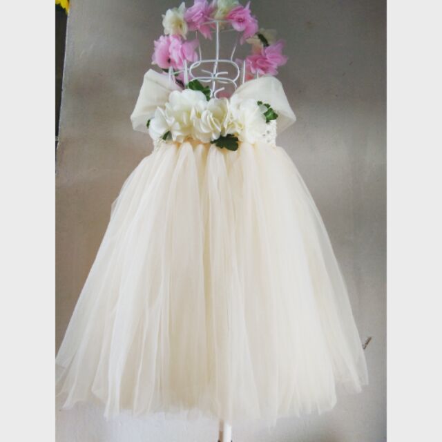Đầm tutu trễ vai