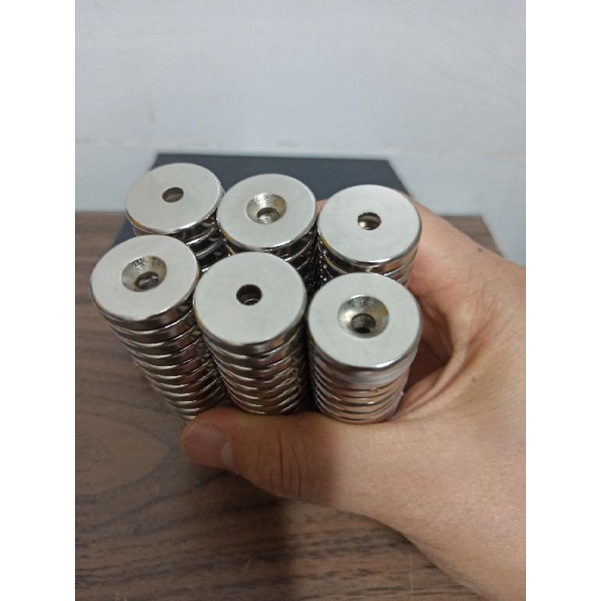 Nam châm có lỗ D25x5 lỗ vát 6mm chuyên dùng bắt vít cố định, gắn biển số ô tô, chân mào taxi