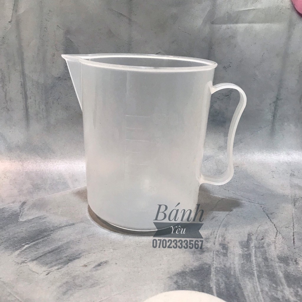 Ca nhựa đong lường nước