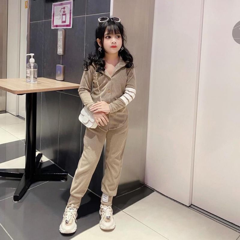 Bộ quần áo thu đông dáng thể thao năng động bé gái