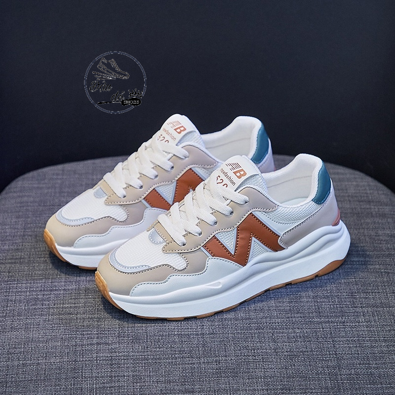 Giày thể thao nữ chữ N