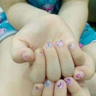 Sticker dan mong tay be gai