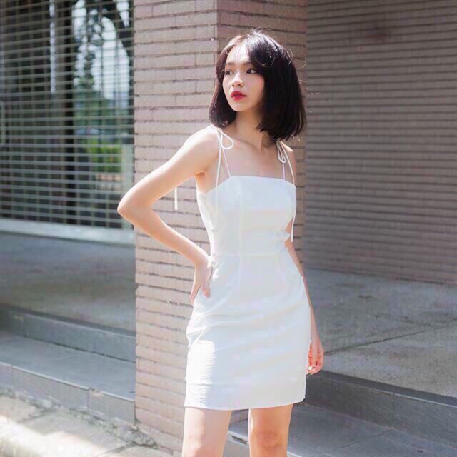 [Mã FATHANG5 giảm 10K đơn 50K] Đầm trắng hai dây nút bọc hông | BigBuy360 - bigbuy360.vn