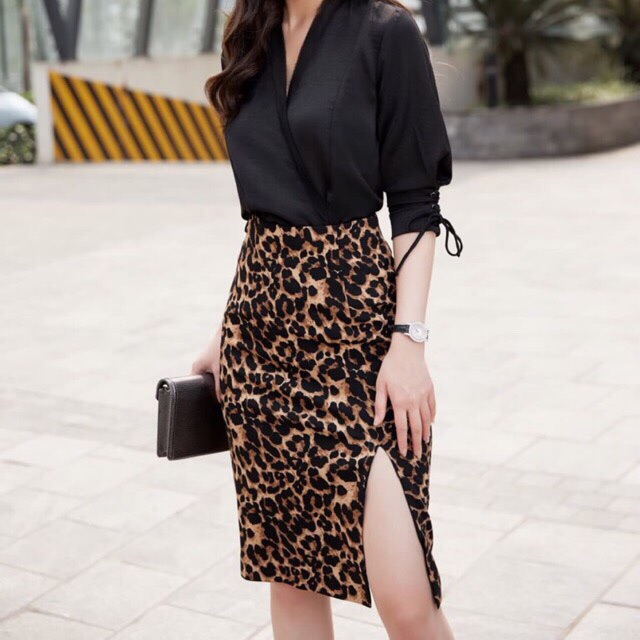 Chân váy bút chì hoạ tiết báo | BigBuy360 - bigbuy360.vn