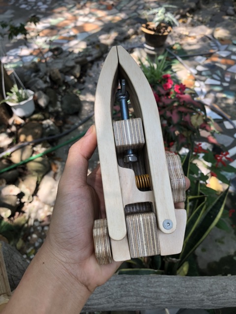 Kẹp khâu đồ da thủ công