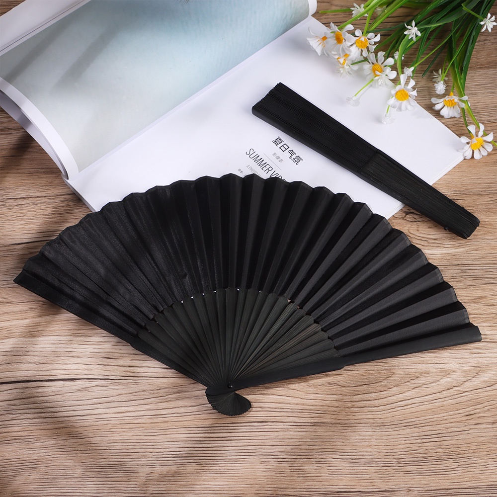 Quạt xếp bằng lụa màu đen kích thước 8.27" phong cách Trung Hoa