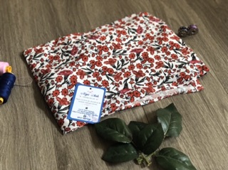 Áo dài hoa nhí đỏ