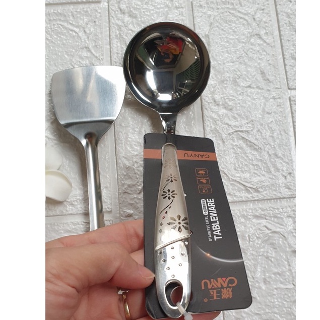 Môi múc canh, vá múc canh, môi múc chè inox cán hoa 0231 Kt: 22x7 cm