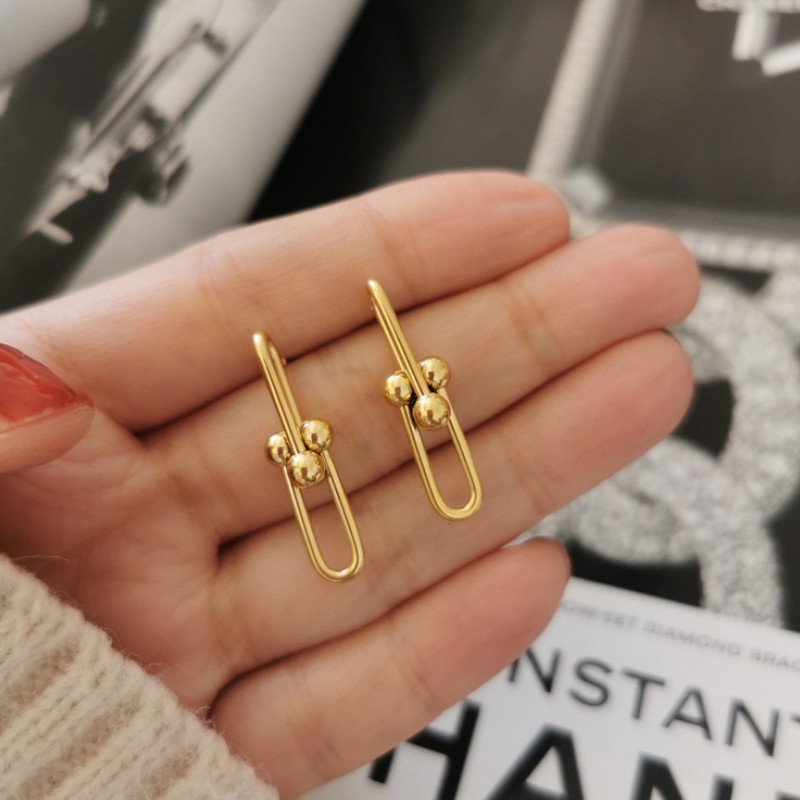 Bông Tai Cá Tính Hình Móng Ngựa Titan Ko Đen TT 4381