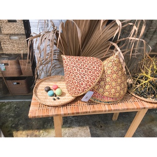 Lồng bàn tre hình nón đan hoa văn truyền thống tỉ mỉ, màu sắc tinh tế, độc đáo D30 cm bao gồm mẹt