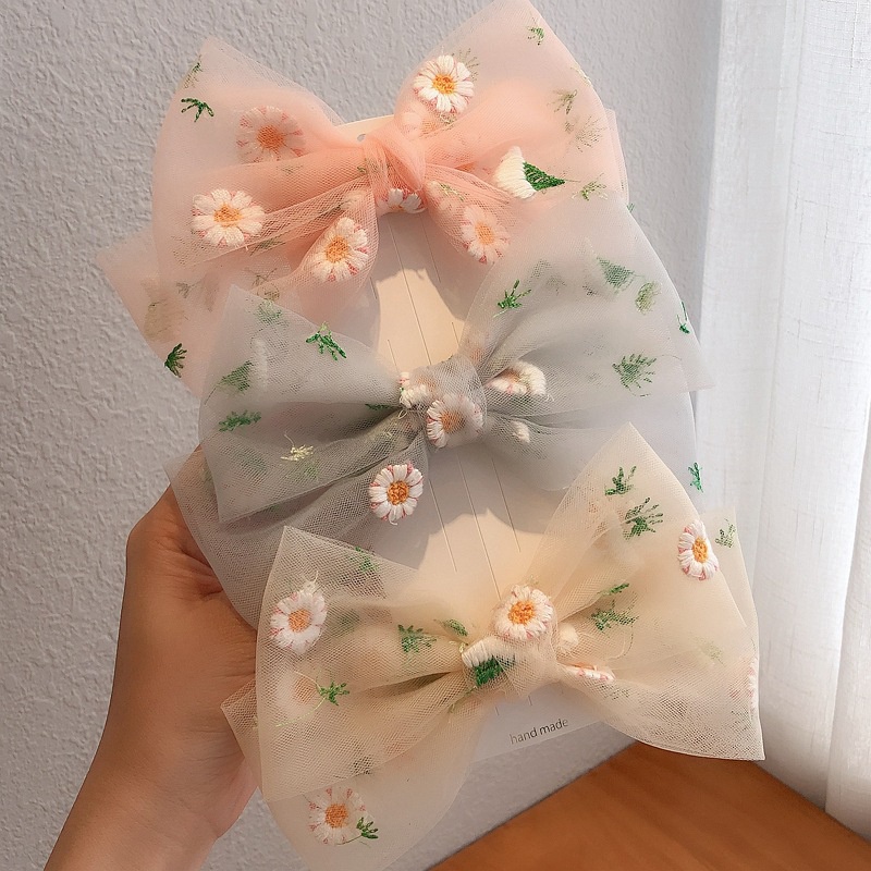 We Flower Kẹp Tóc Hình Nơ Thêu Hoa Cúc Phong Cách Hàn Quốc Dành Cho Nữ