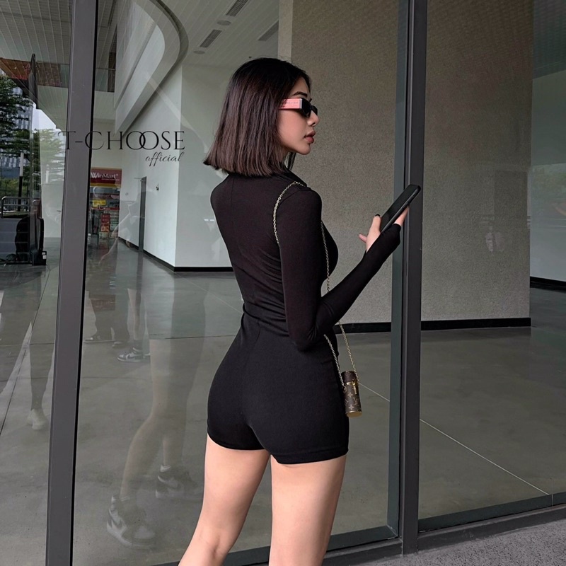 Jumpsuit dài tay đùi kèm hình sàn
