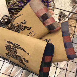 Khăn Burberry hot hit