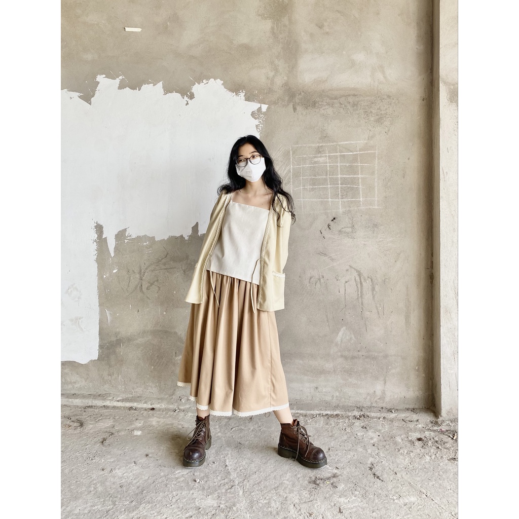 Chân váy viền ren - beige đậm