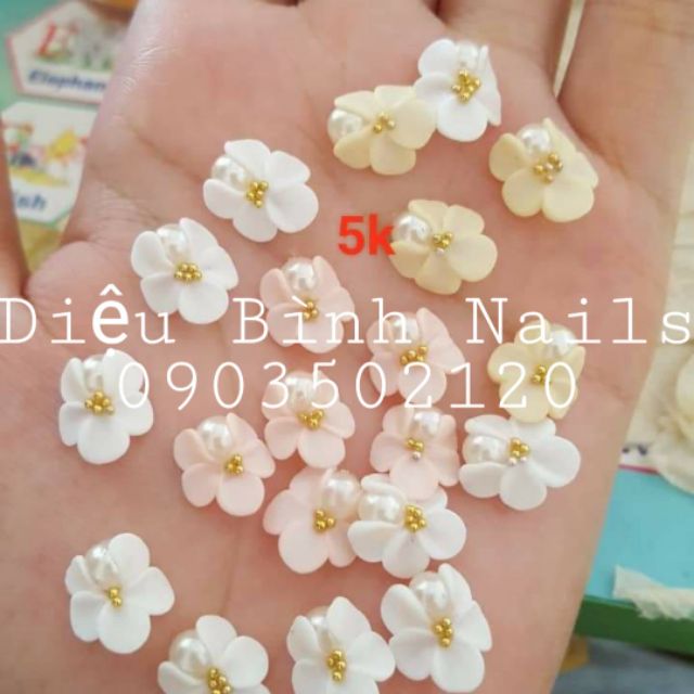 Hoa bột gắn móng tay