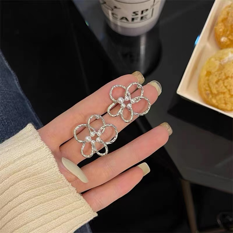 Bông Tai Hình Hoa Đính Ngọc Trai Thời Trang Sang Trọng