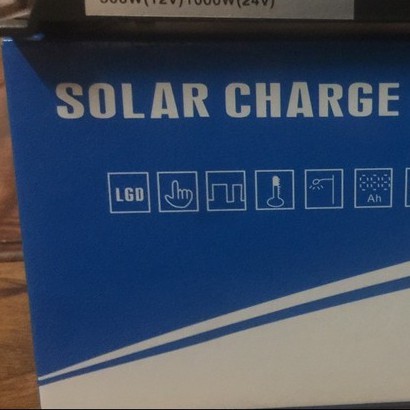 Điều khiển sạc pin nặng lương mặt trời PWM 30A-12-24V có màn hình LCD