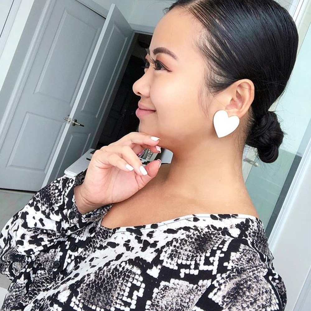 Khuyên tai đinh tán tráng men hình trái tim dễ thương