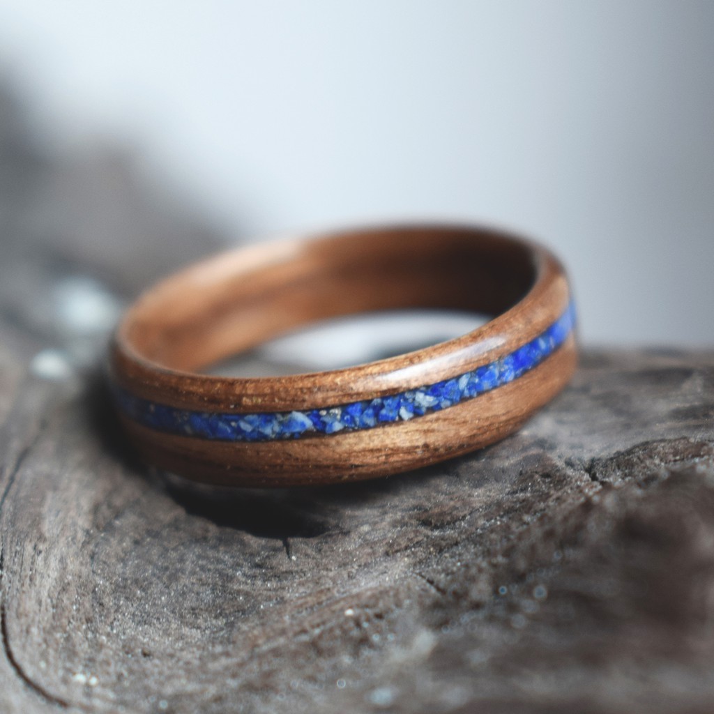 Nhẫn gỗ walnut cẩn đá lapiz lazuli