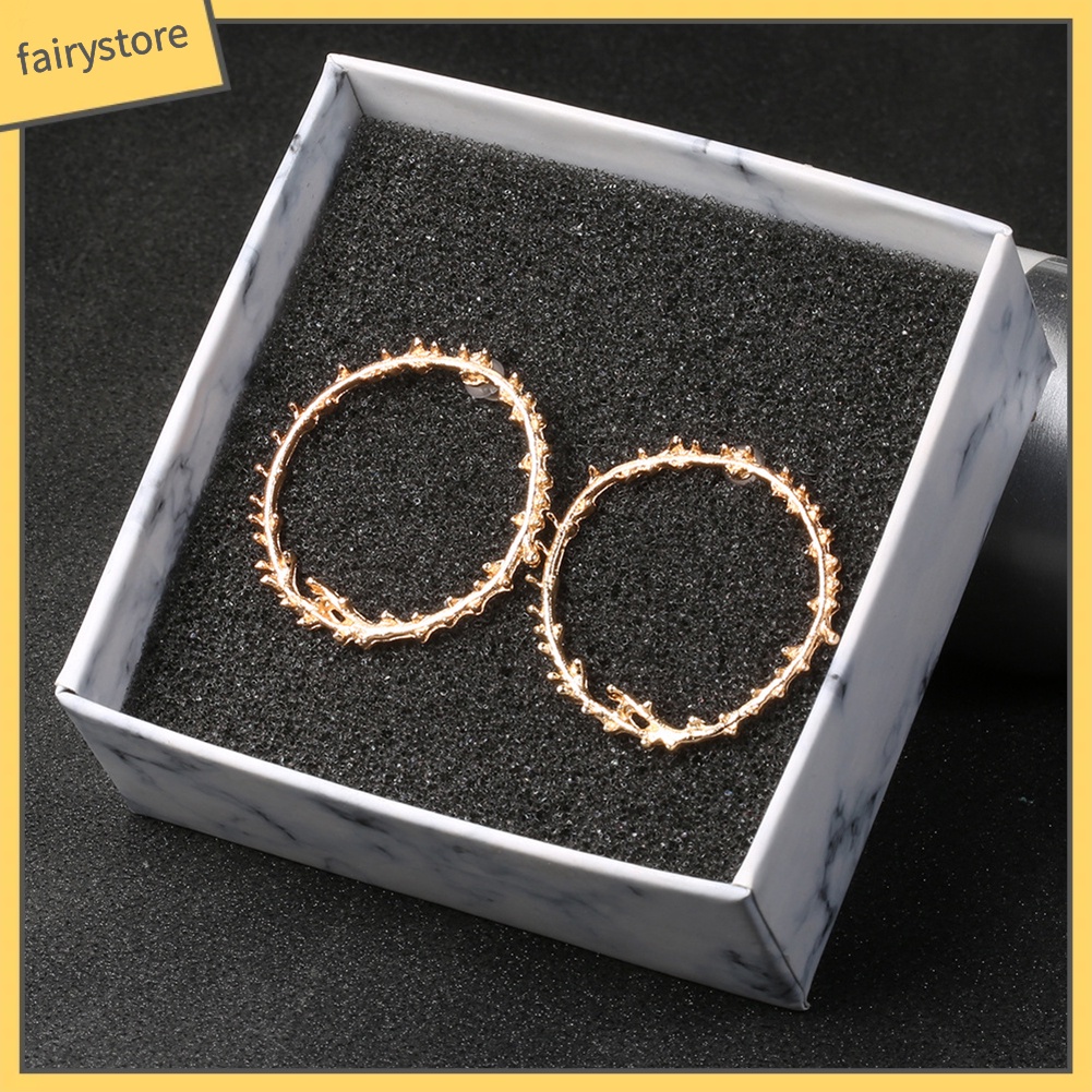 Hoa tai lá hình tròn dùng để làm quà cho nữ