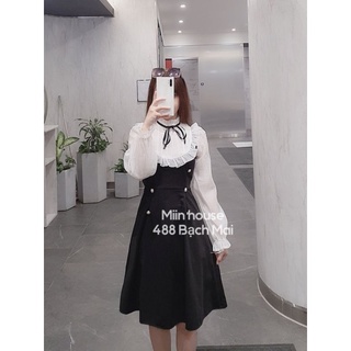 Váy đen phối cổ bèo trắng nơ