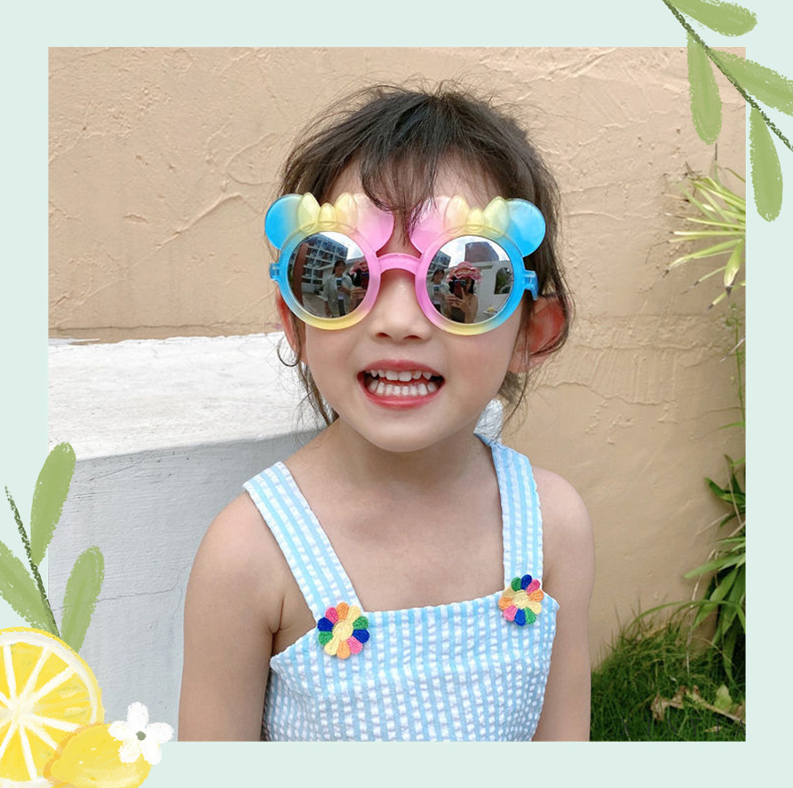 Mắt kính râm phong cách thời trang cho bé gái