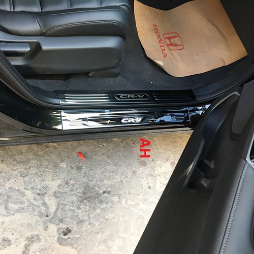 Bộ ôp bậc trong ngoài xe Honda CRV 2018-2019 mẫu titan phụ kiện đồ chơi ô tô