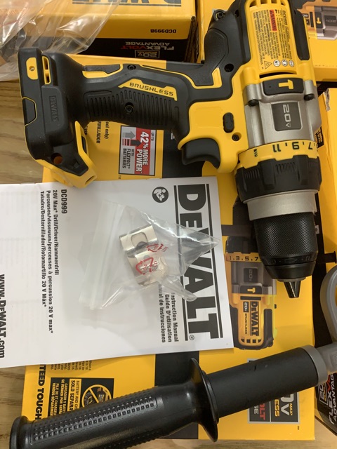 Máy khoan pin Dewalt dcd999
