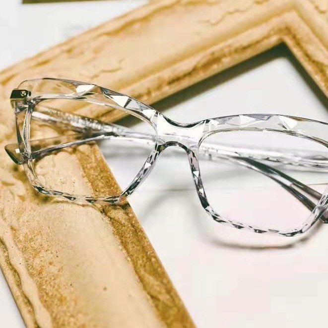 Mắt kính chống bức xạ gọng nhựa trong suốt thời trang
