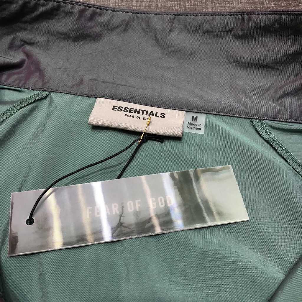Áo khoác FEAR OF GOD ESSENTIALS bằng nylon ánh laser nhiều màu sắc phong cách đường phố