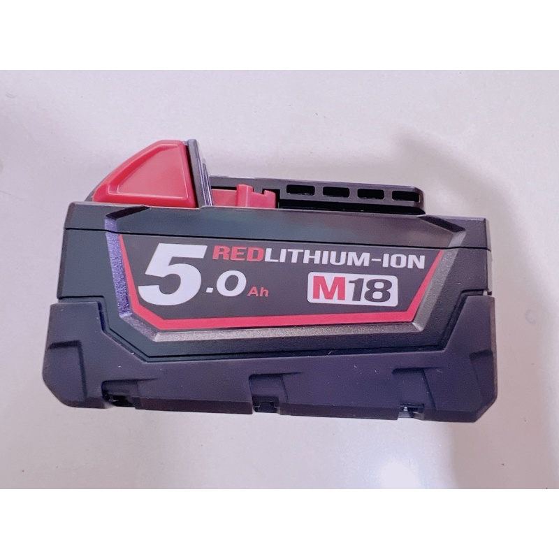 Pin đóng mới milwaukee m18v 5A có leb báo pin